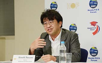 Dr. Atsushi Sunami as facilitator for the first part of the panel discussions