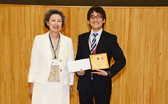Mr. Keiichi Inada (Tokyo University of Science) won 3rd place.